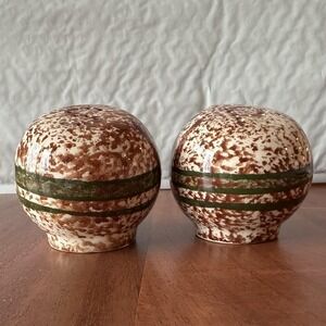 Vintage Handmade Speckle Pottery Salt Pepper Shakers Brown Sponge‎ Rustic Set